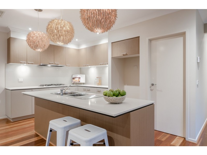 13 Fletcher Road, Craigieburn VIC 3064