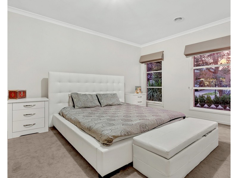 8 Fenland Street, Craigieburn VIC 3064