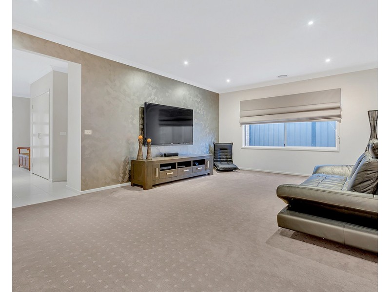 8 Fenland Street, Craigieburn VIC 3064