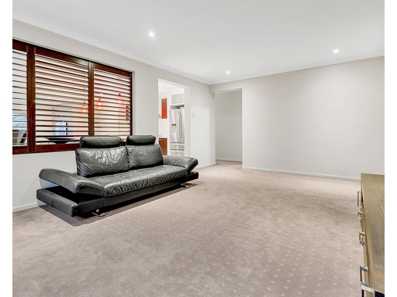 8 Fenland Street, Craigieburn VIC 3064