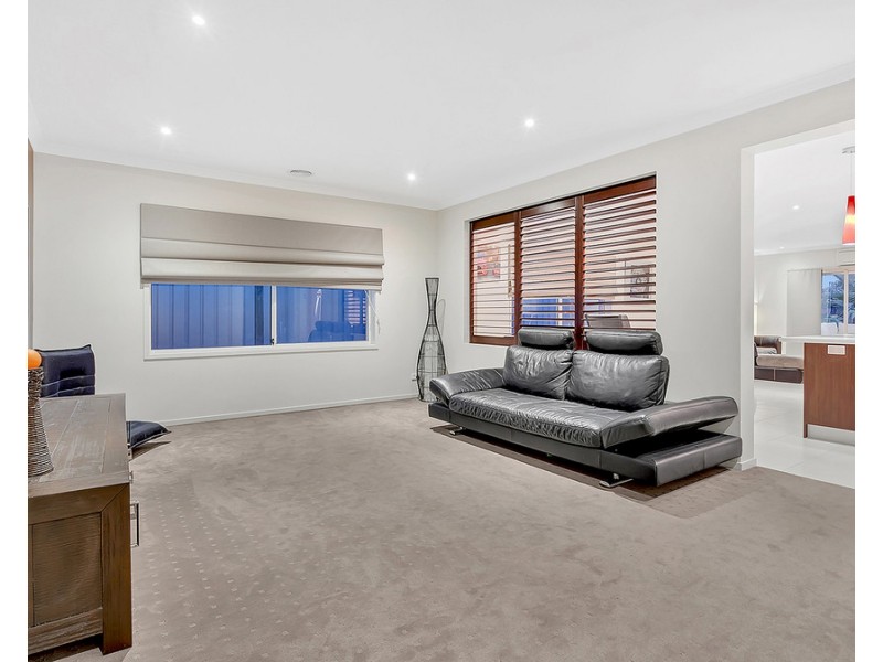 8 Fenland Street, Craigieburn VIC 3064