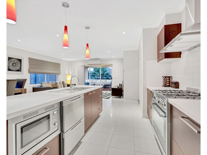 8 Fenland Street, Craigieburn VIC 3064