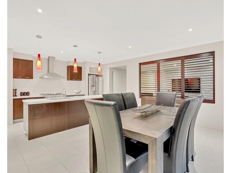 8 Fenland Street, Craigieburn VIC 3064