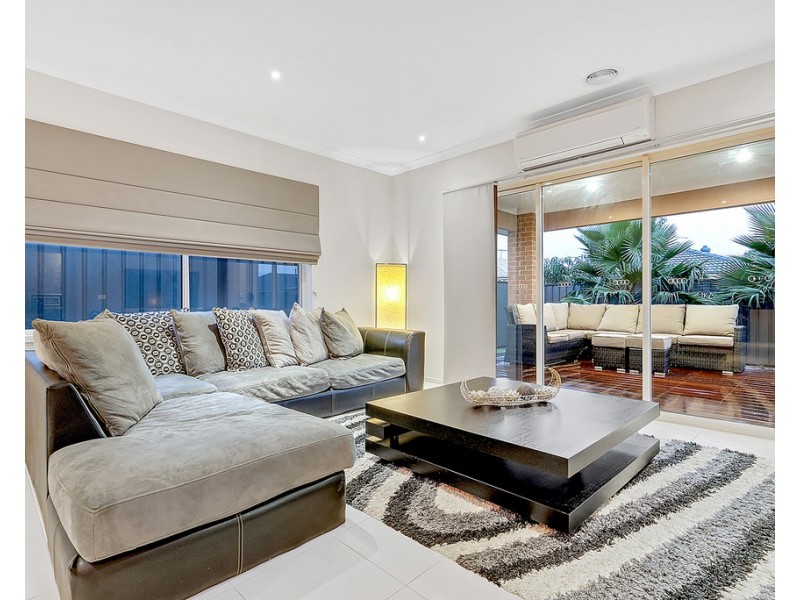 8 Fenland Street, Craigieburn VIC 3064