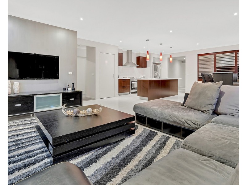 8 Fenland Street, Craigieburn VIC 3064