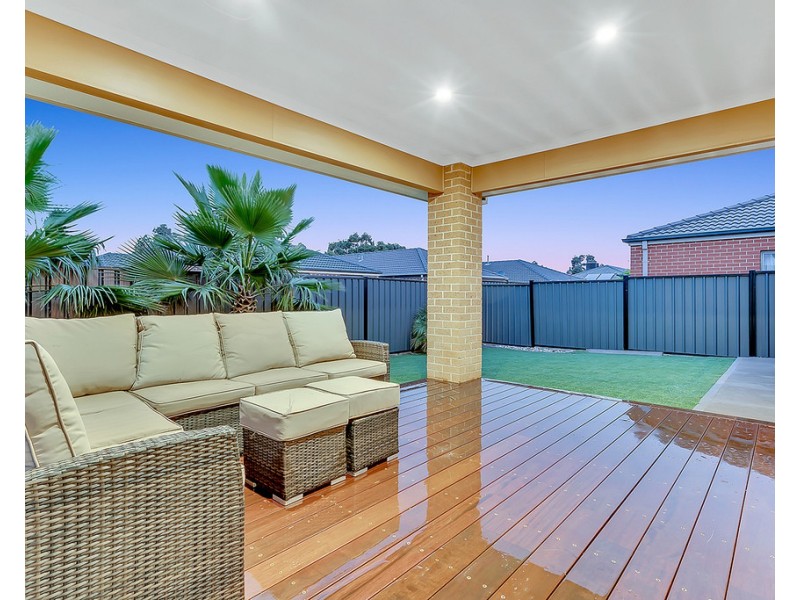 8 Fenland Street, Craigieburn VIC 3064