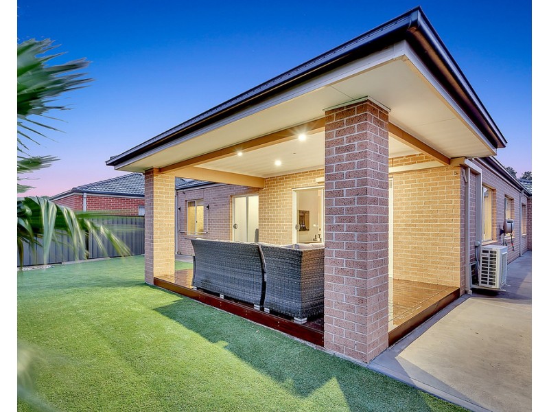 8 Fenland Street, Craigieburn VIC 3064