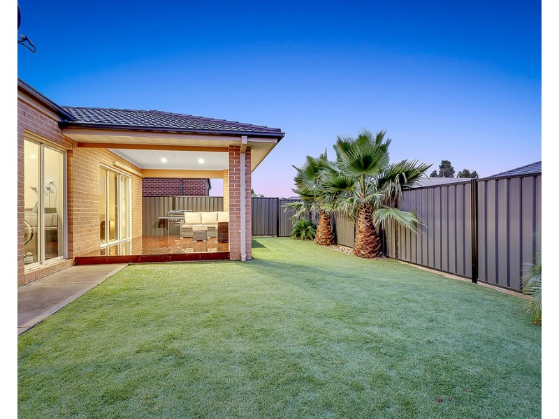 8 Fenland Street, Craigieburn VIC 3064