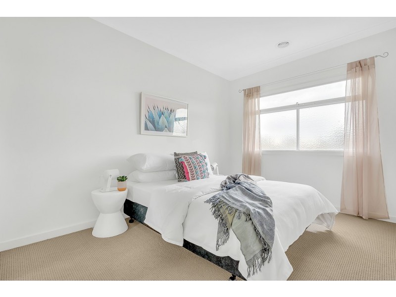 35 Kirkstead Grove, Craigieburn VIC 3064