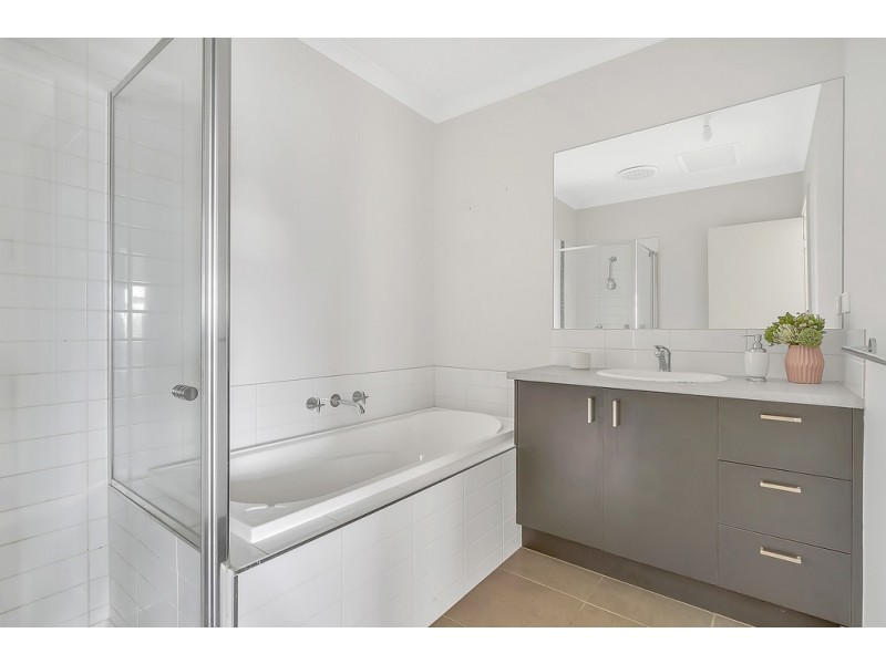 35 Kirkstead Grove, Craigieburn VIC 3064