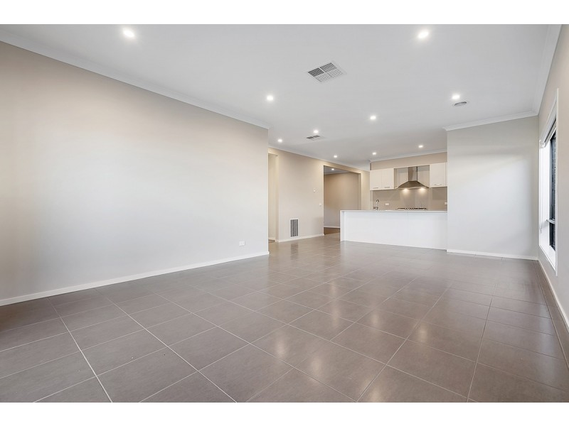 5 Zeal Way, Craigieburn VIC 3064
