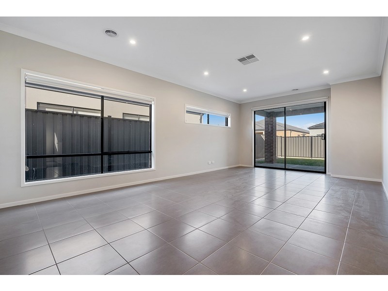 5 Zeal Way, Craigieburn VIC 3064