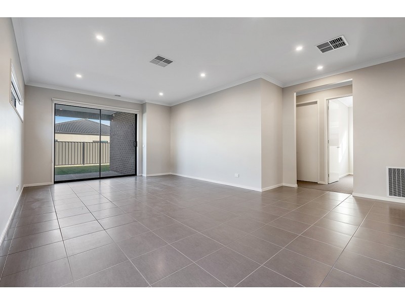 5 Zeal Way, Craigieburn VIC 3064