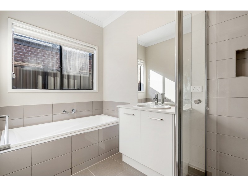 5 Zeal Way, Craigieburn VIC 3064