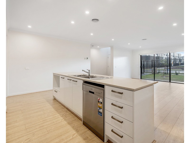 33 Regatta Drive, Craigieburn VIC 3064
