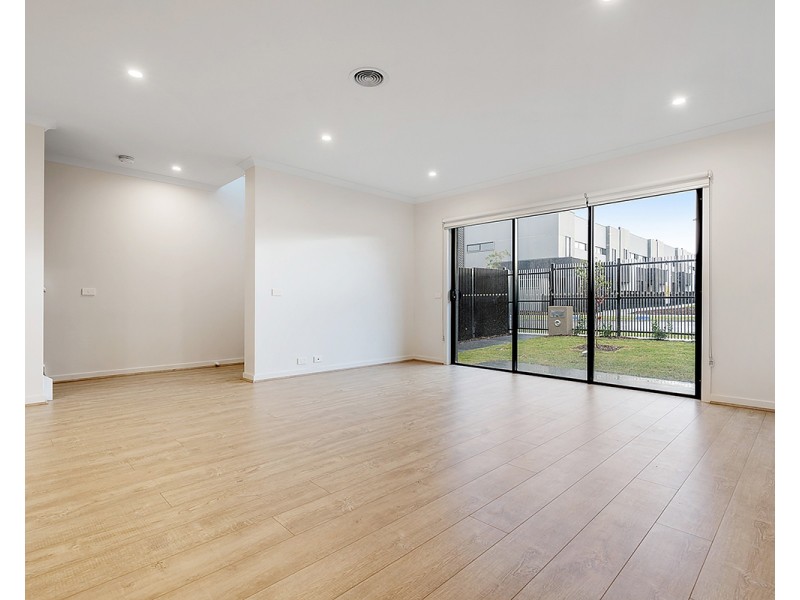 33 Regatta Drive, Craigieburn VIC 3064