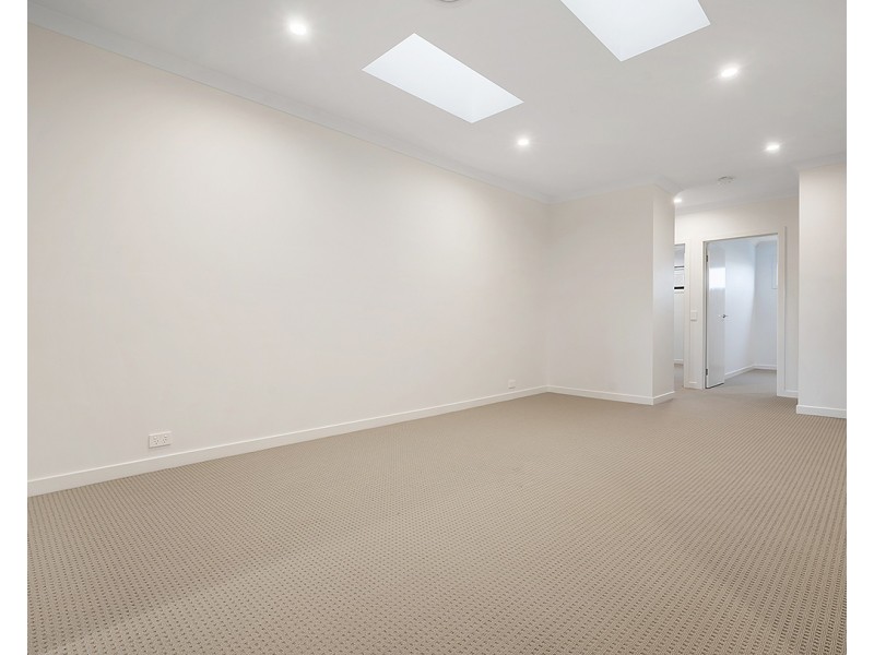 33 Regatta Drive, Craigieburn VIC 3064