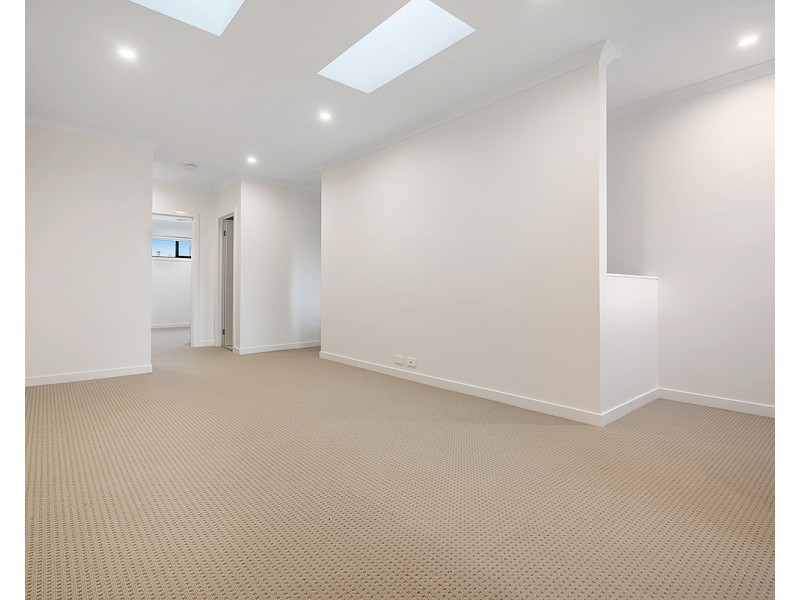 33 Regatta Drive, Craigieburn VIC 3064