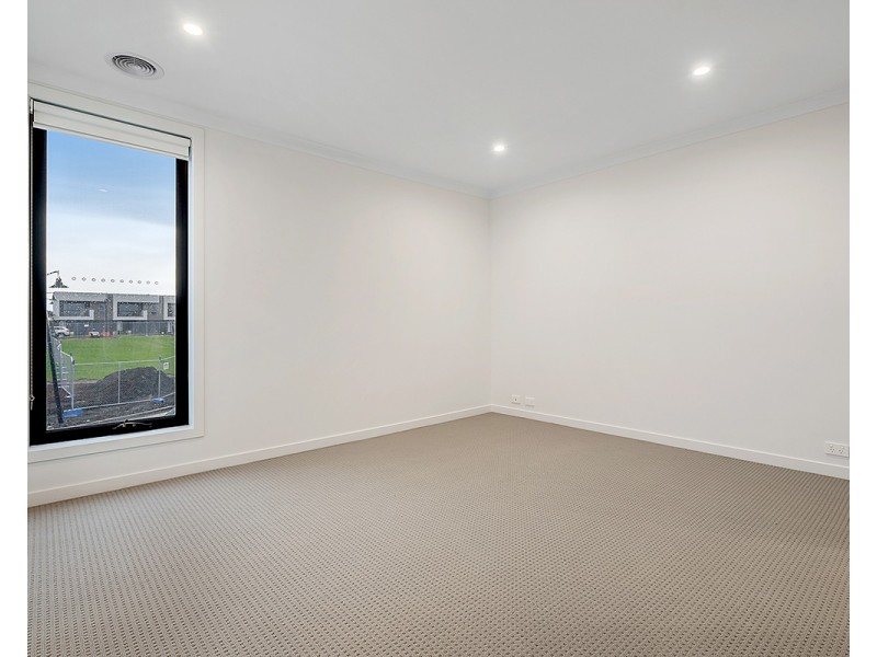 33 Regatta Drive, Craigieburn VIC 3064