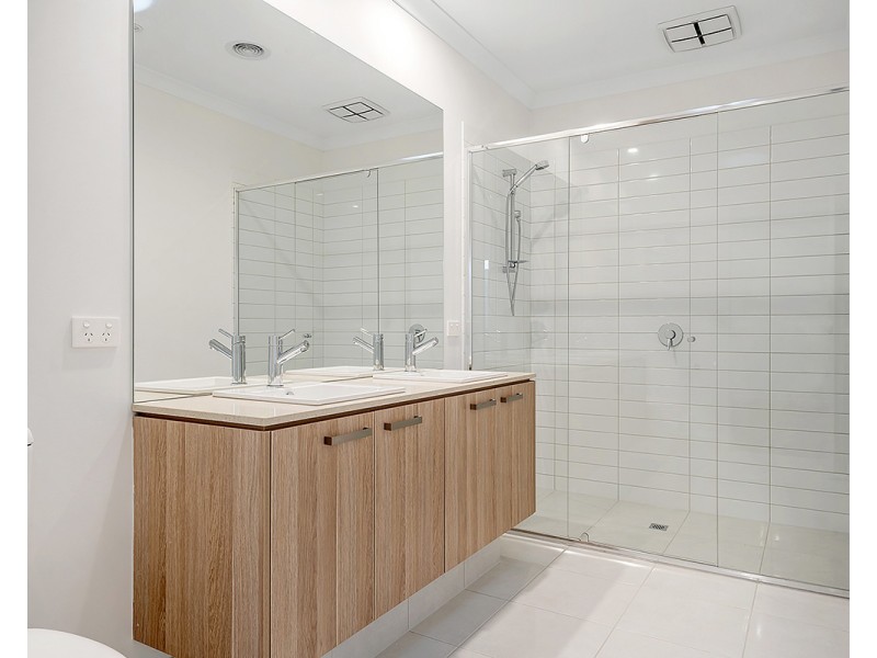 33 Regatta Drive, Craigieburn VIC 3064