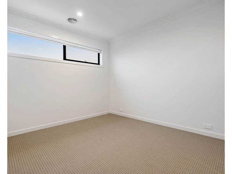 33 Regatta Drive, Craigieburn VIC 3064