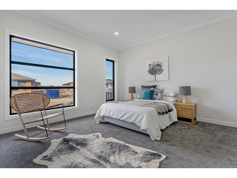 13 Angophora Crescent, Craigieburn VIC 3064