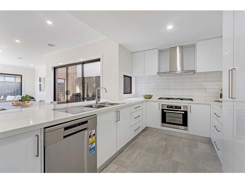 13 Angophora Crescent, Craigieburn VIC 3064