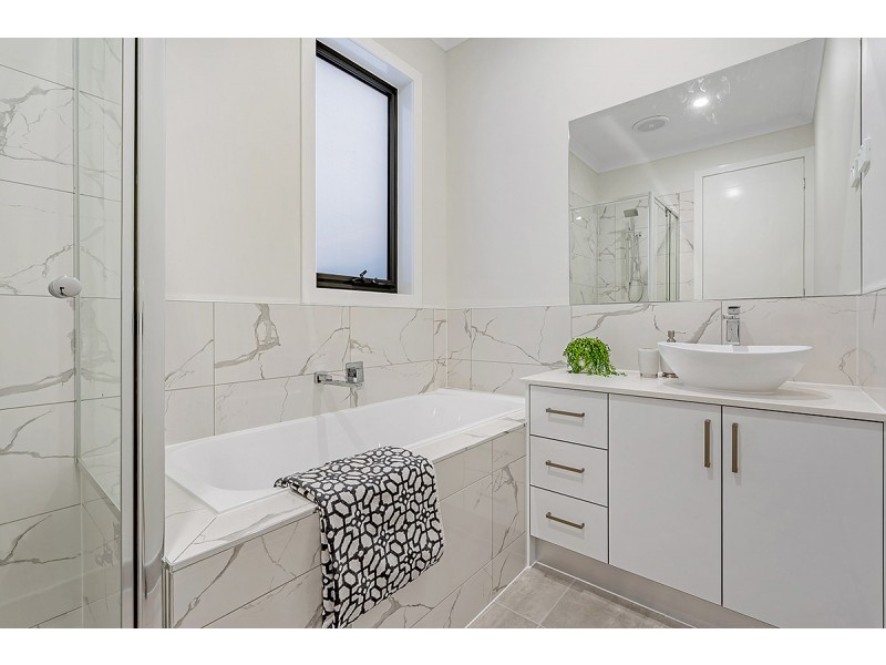 13 Angophora Crescent, Craigieburn VIC 3064