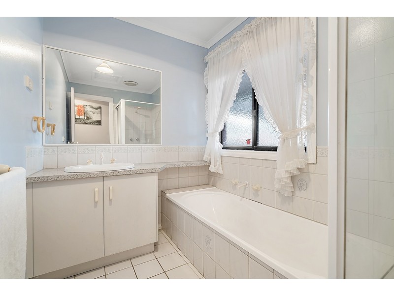 6 Brecon Nook, Craigieburn VIC 3064