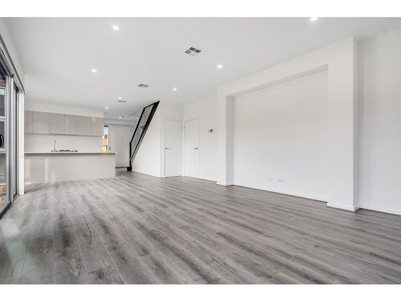 1/13 Parnell Crescent, Gladstone Park VIC 3043