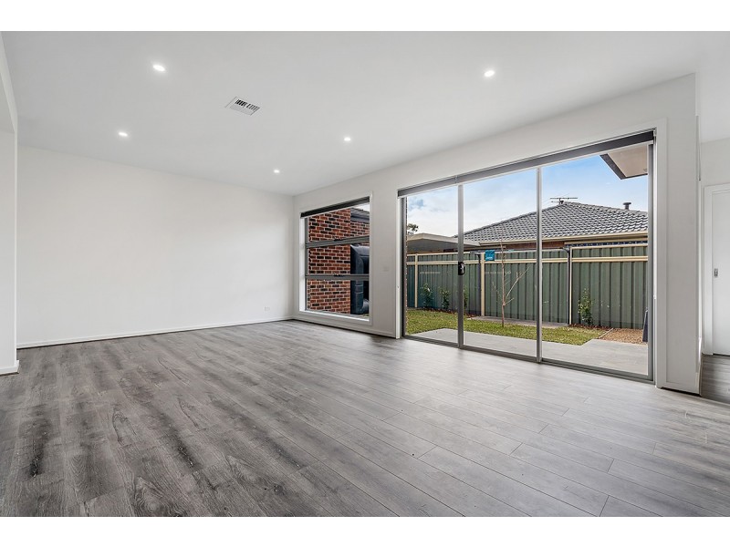1/13 Parnell Crescent, Gladstone Park VIC 3043