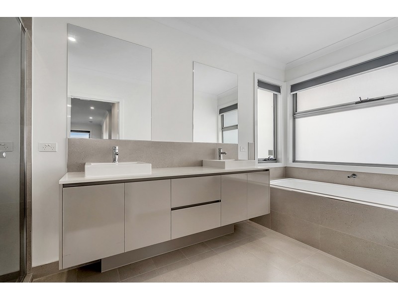 1/13 Parnell Crescent, Gladstone Park VIC 3043