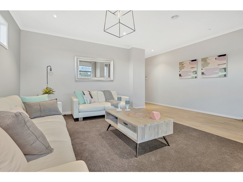 25 Newmarket Parade, Mickleham VIC 3064