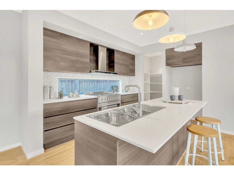 25 Newmarket Parade, Mickleham VIC 3064