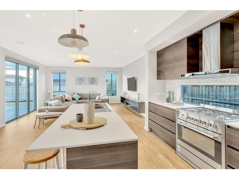 25 Newmarket Parade, Mickleham VIC 3064