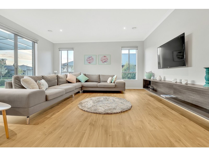 25 Newmarket Parade, Mickleham VIC 3064