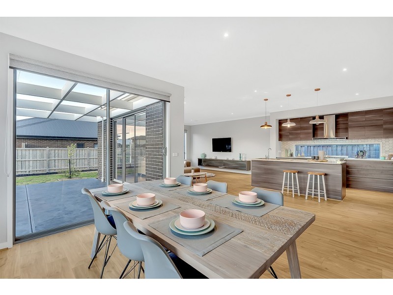 25 Newmarket Parade, Mickleham VIC 3064