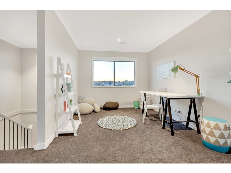 25 Newmarket Parade, Mickleham VIC 3064