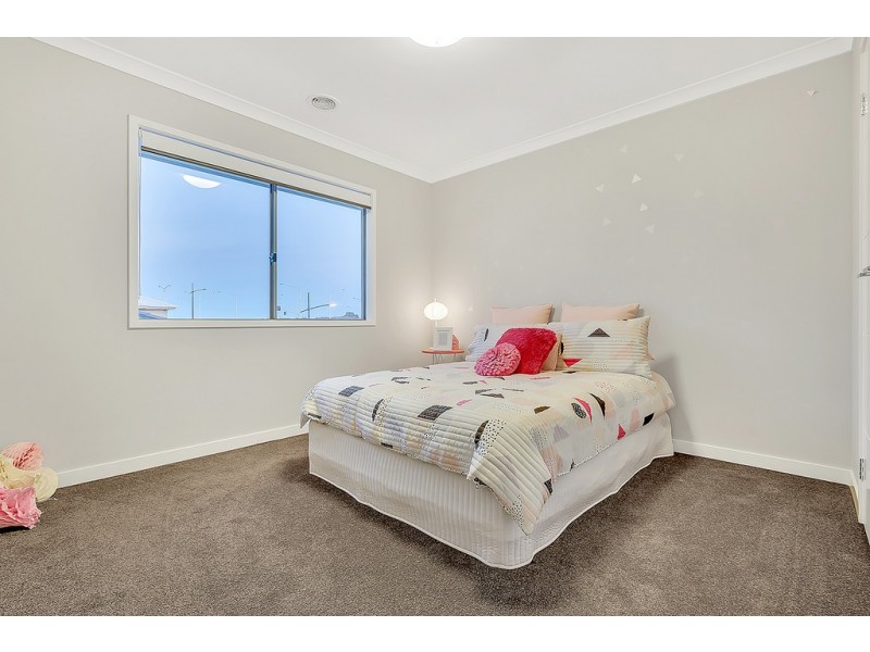 25 Newmarket Parade, Mickleham VIC 3064