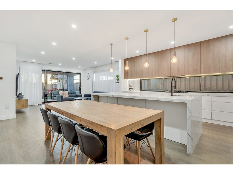 11 Birdsong Avenue, Mickleham VIC 3064