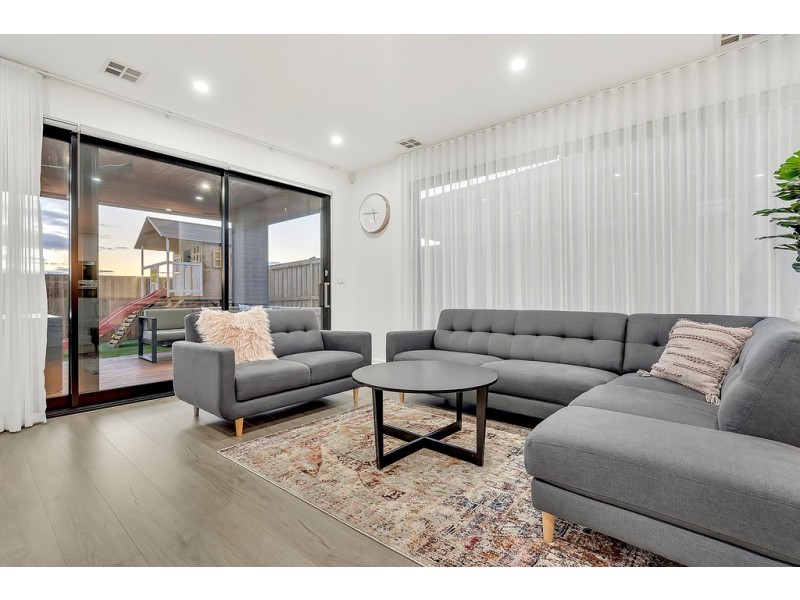 11 Birdsong Avenue, Mickleham VIC 3064