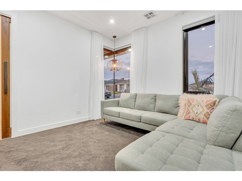 11 Birdsong Avenue, Mickleham VIC 3064