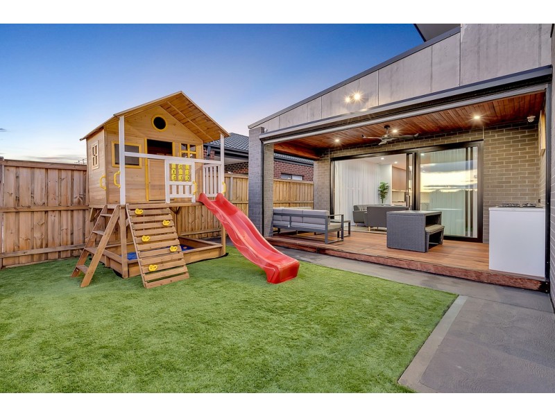 11 Birdsong Avenue, Mickleham VIC 3064