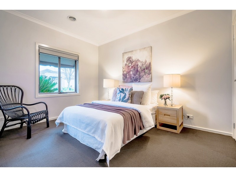 6 Flagstaff Loop, Craigieburn VIC 3064