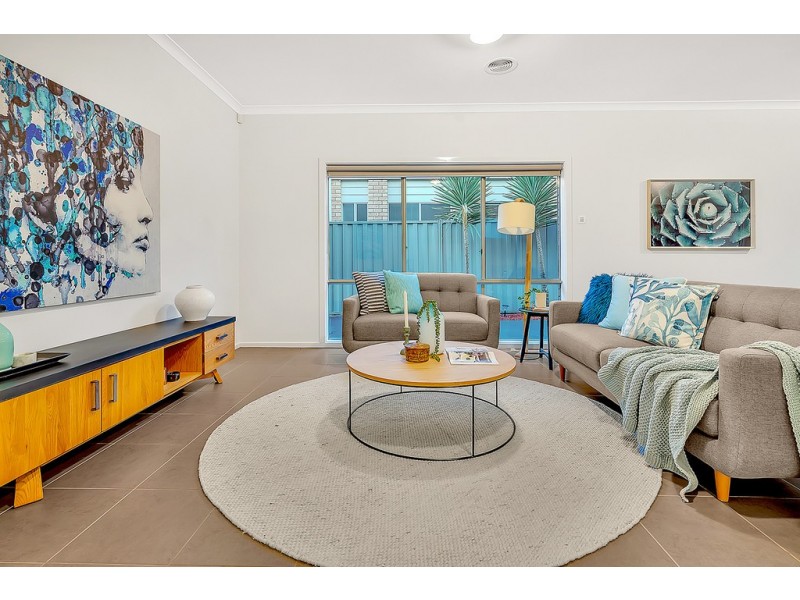 6 Flagstaff Loop, Craigieburn VIC 3064