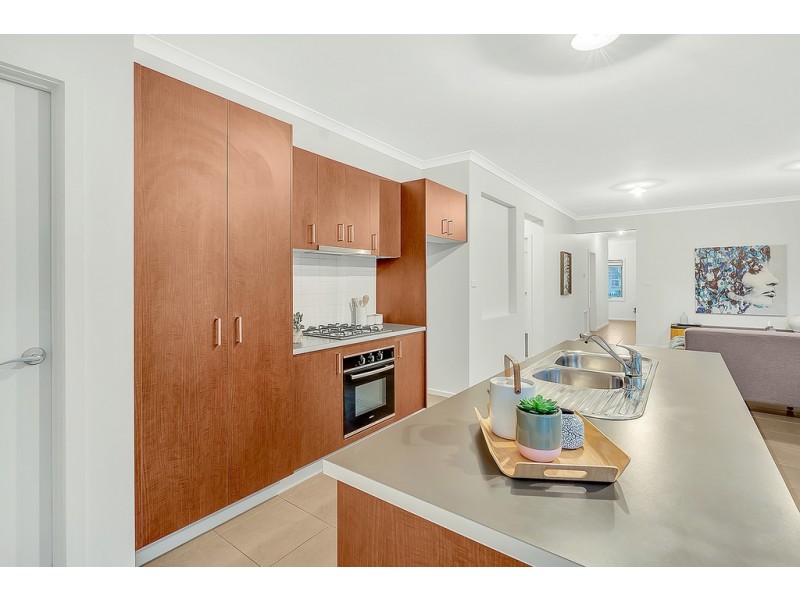 6 Flagstaff Loop, Craigieburn VIC 3064