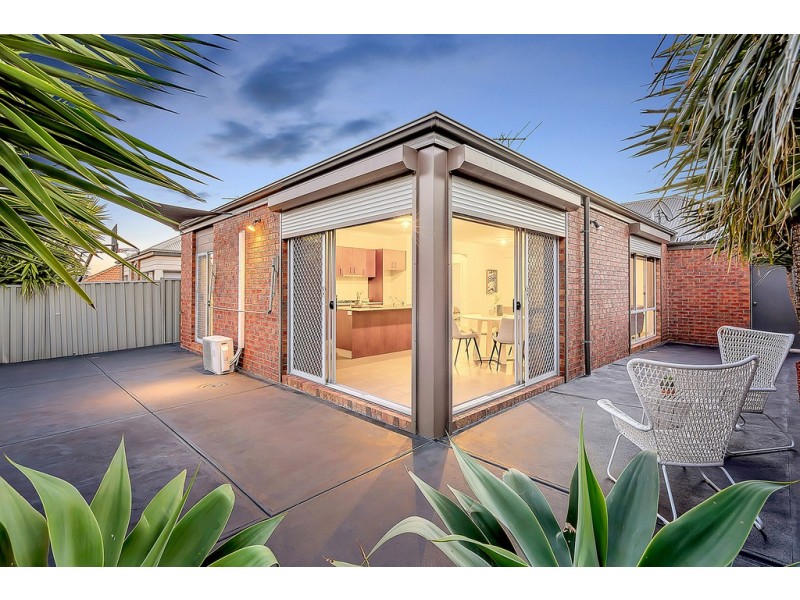 6 Flagstaff Loop, Craigieburn VIC 3064