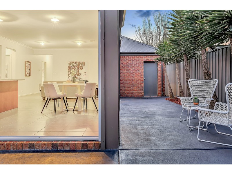 6 Flagstaff Loop, Craigieburn VIC 3064