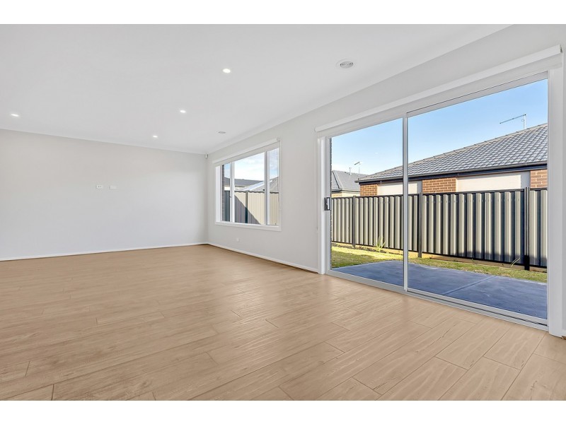 6 Nesting Vista, Craigieburn VIC 3064