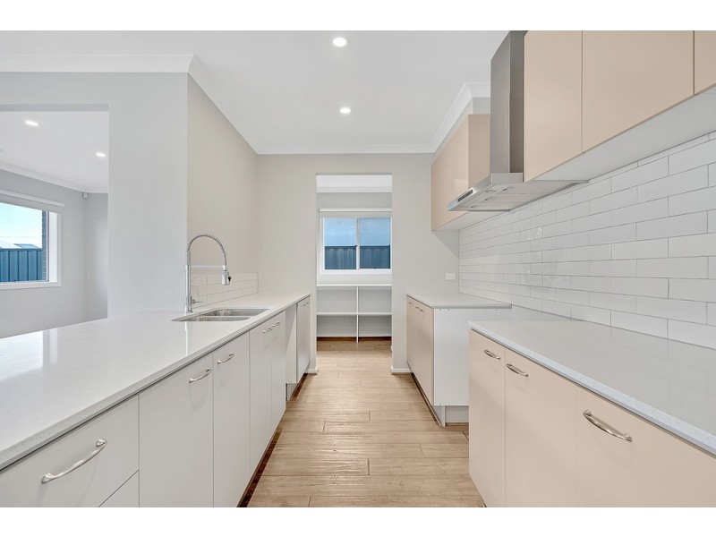 6 Nesting Vista, Craigieburn VIC 3064